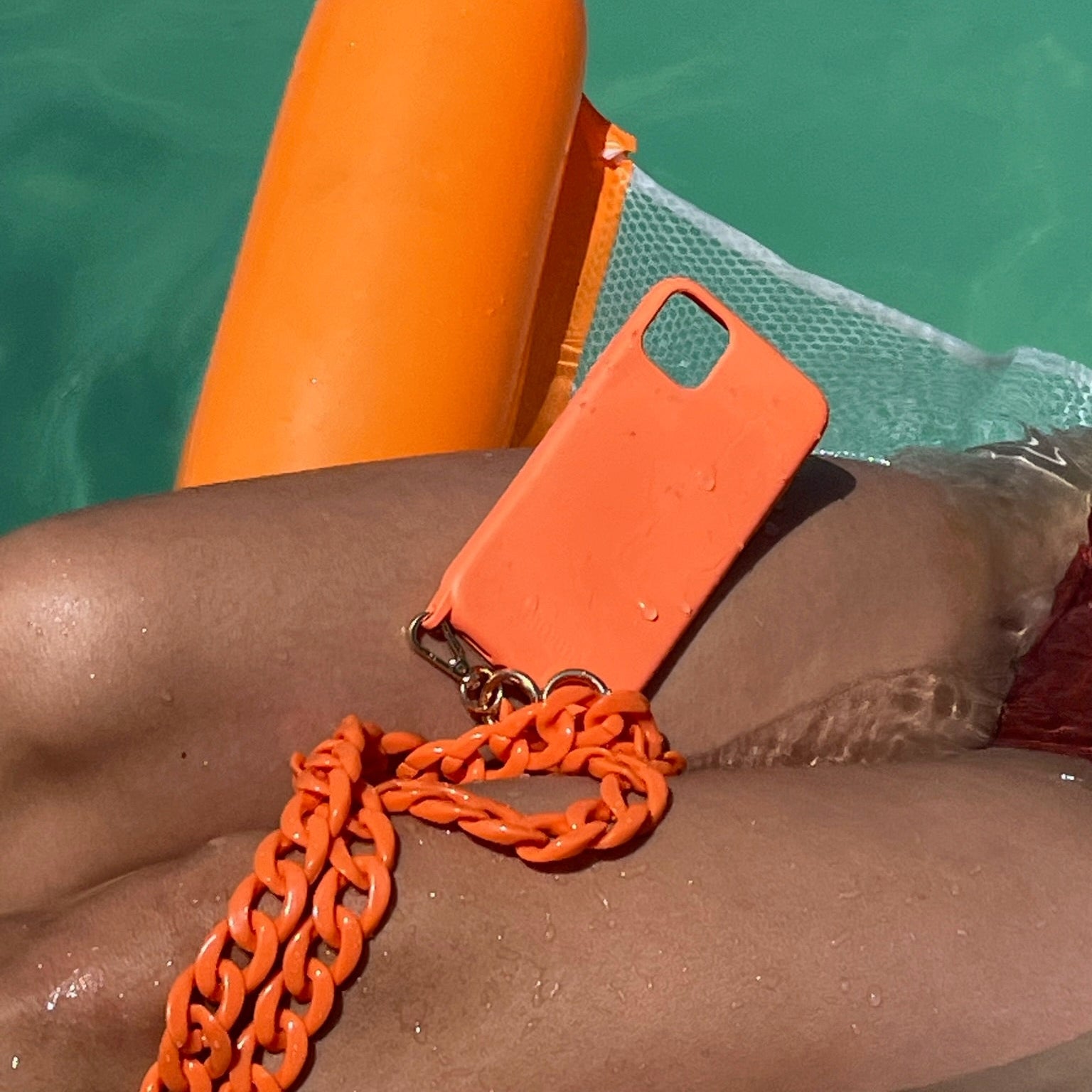 Collier  Chaîne Orange Vernis avec étui promo