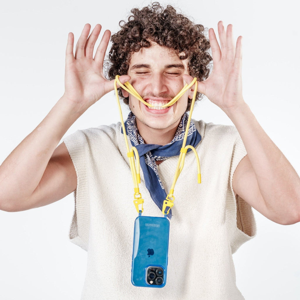 Cordon jaune avec étui bleu transparent